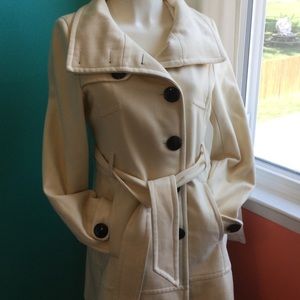 EUC White Black Rivit Coat /Black Accent Buttons